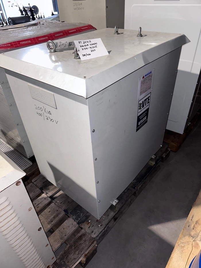 3-040-702015 / 200kVA